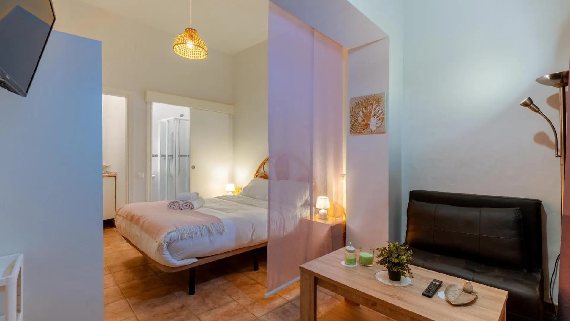 Estudio Ideal Para Parejas En Triana! location